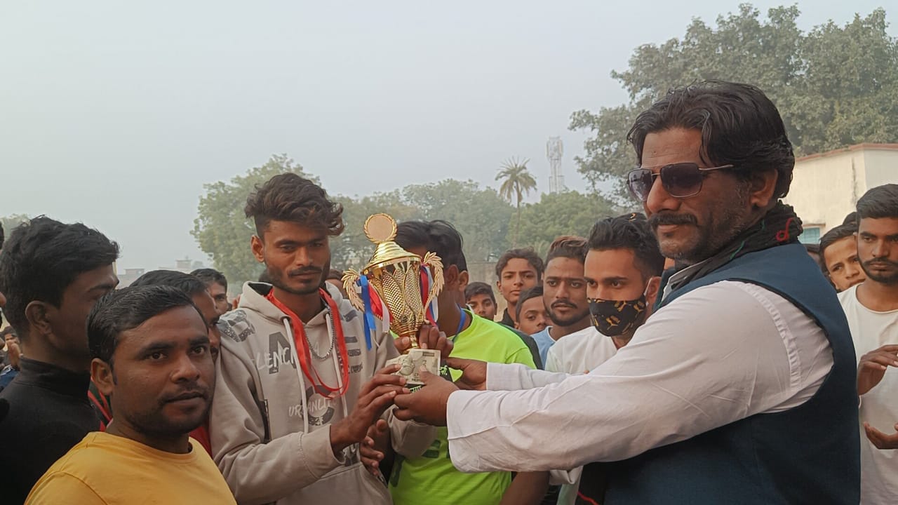 फाइनल क्रिकेट टूर्नामेंट का किया गया आयोजन, हाजीपुर टीम रहा विजेता